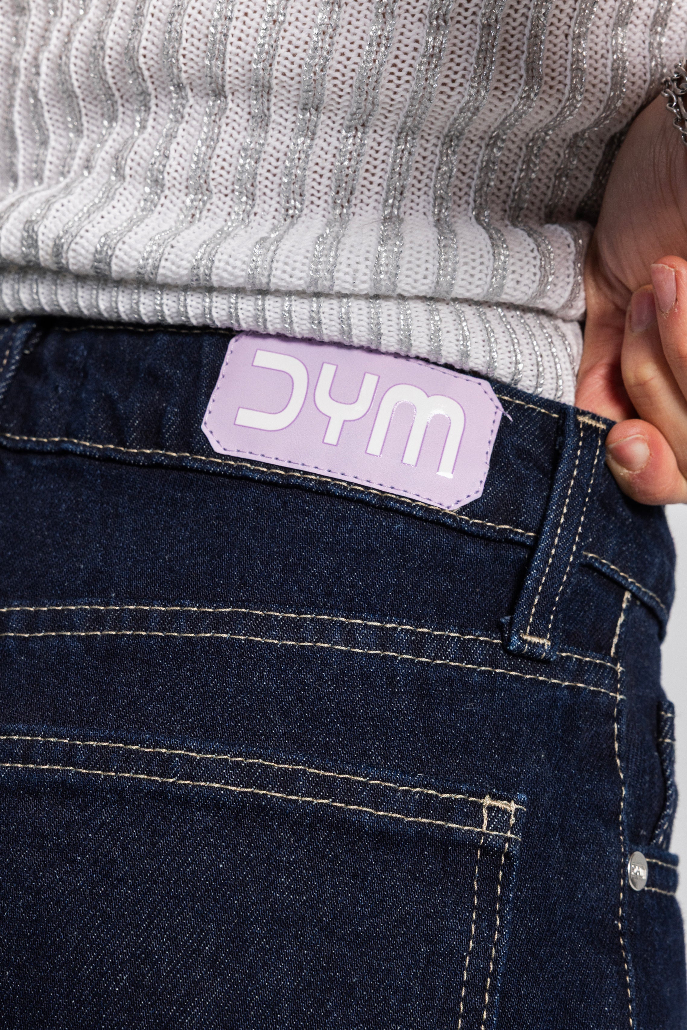 Baggy – Mid-Rise Raw Denim Jeans