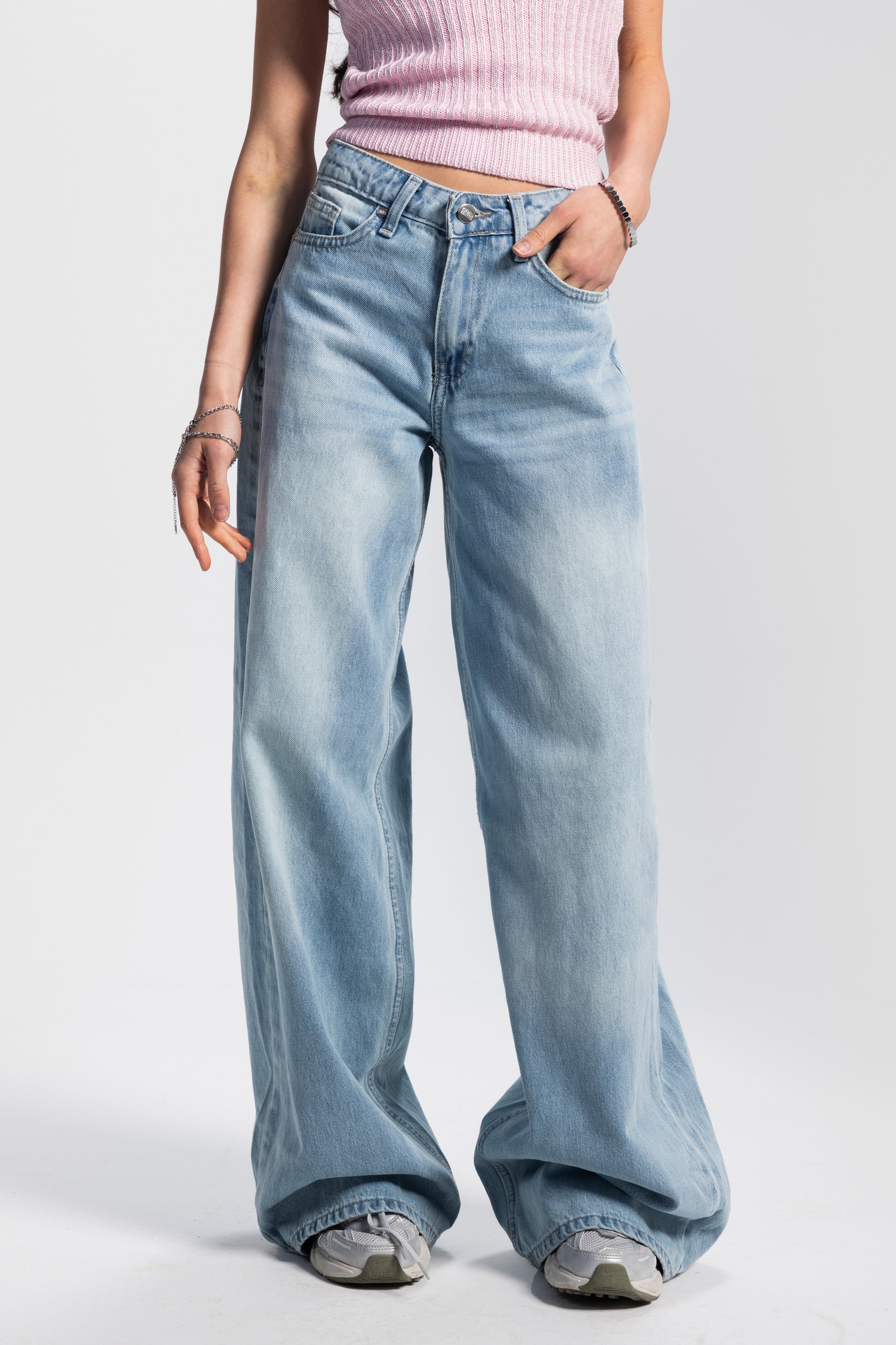 Ultra Baggy – Low-Waist Light Vintage Blue Jeans